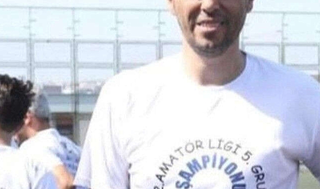 Eski futbolcu halı sahada
